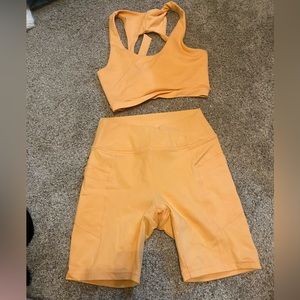 2 pack GILLY HICKS orange active set, biker shorts and sports bra, size S